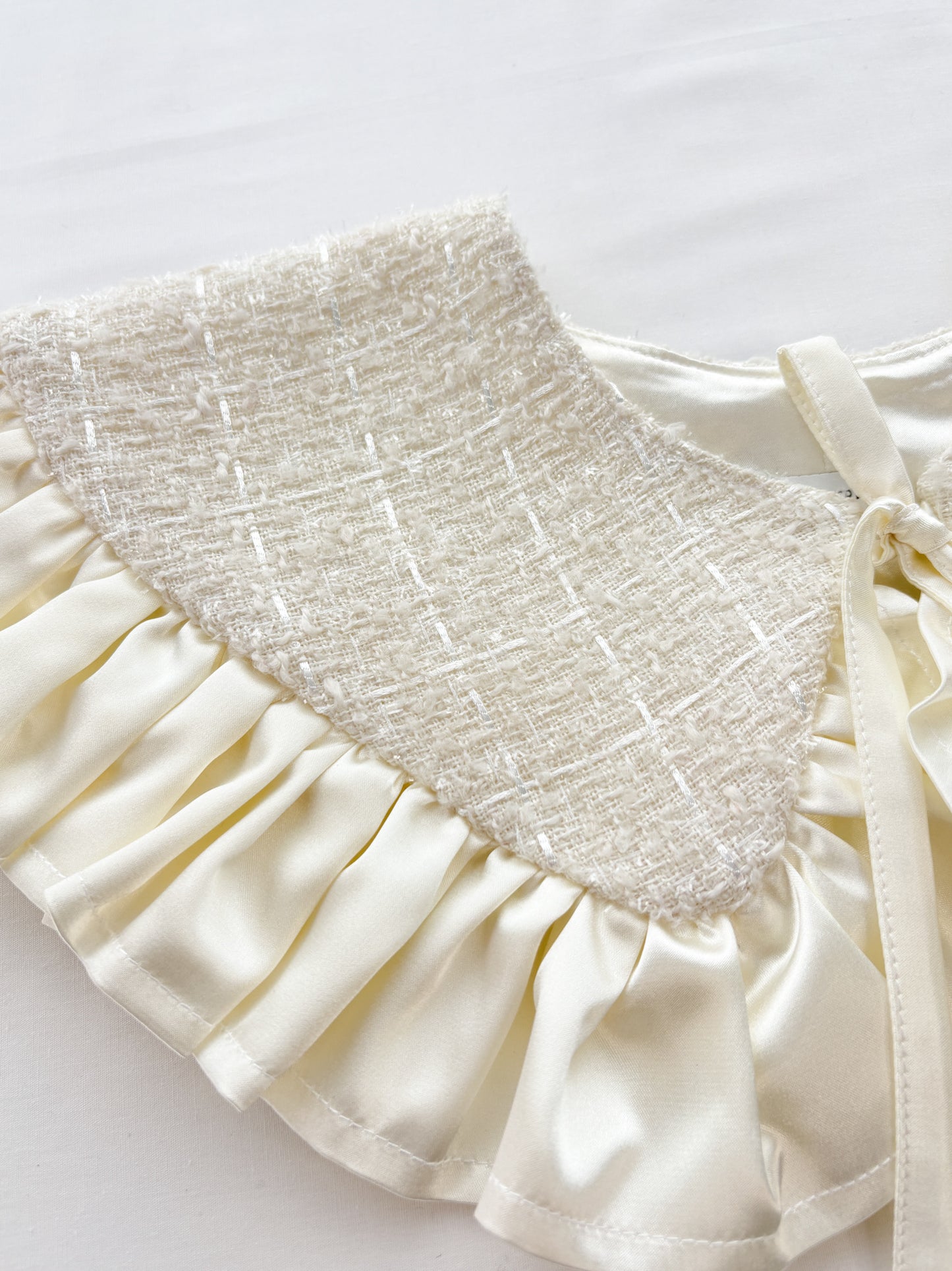 Colletto staccabile in tweed color crema