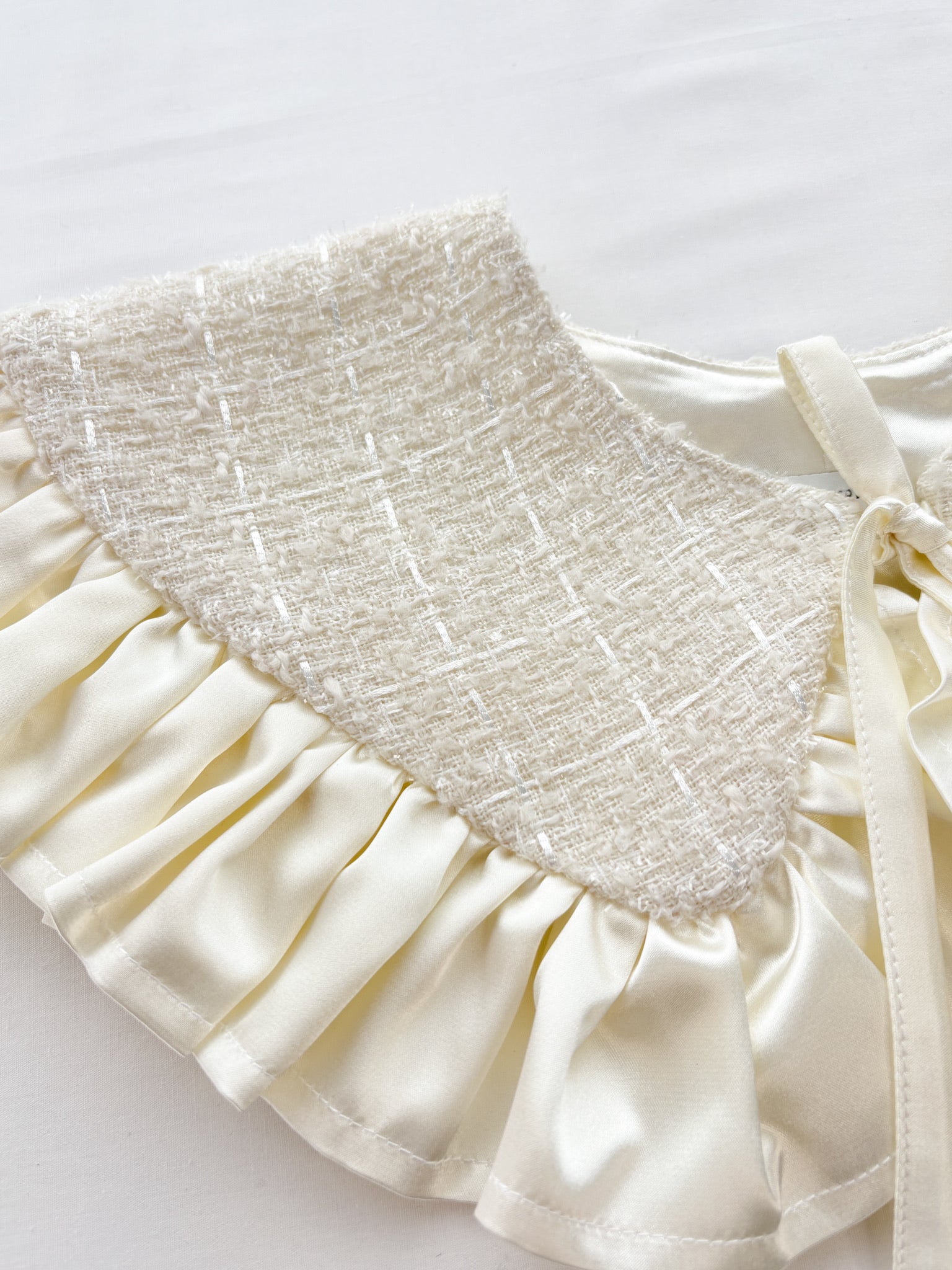 Colletto staccabile in tweed color crema