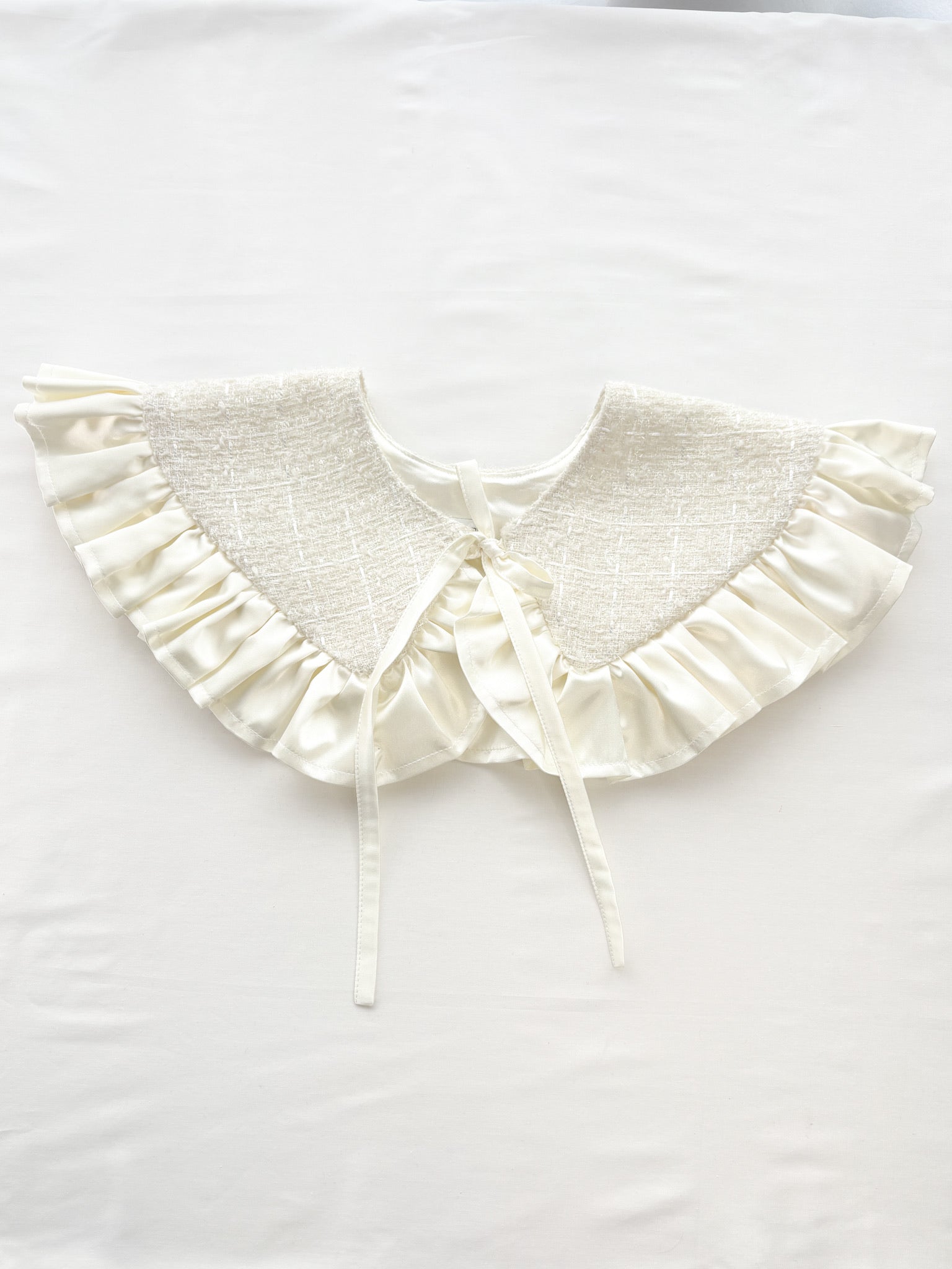 Colletto staccabile in tweed color crema