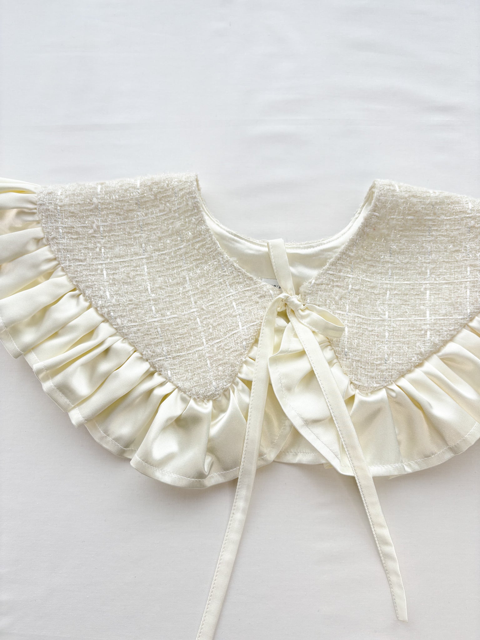 Colletto staccabile in tweed color crema