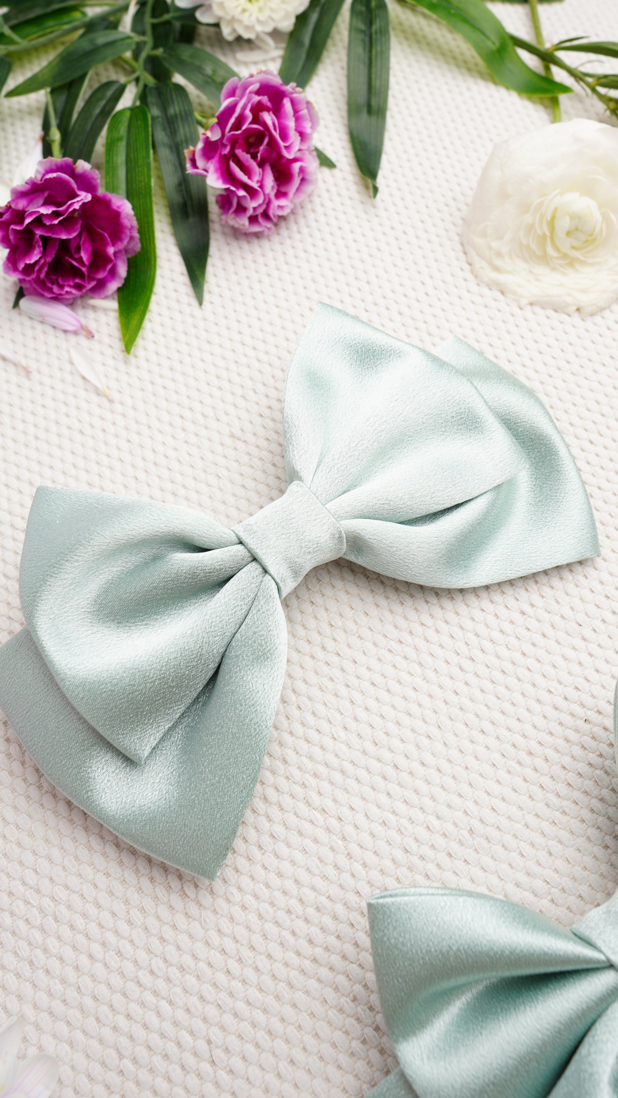 Velisse Medium Hair Bow Clip