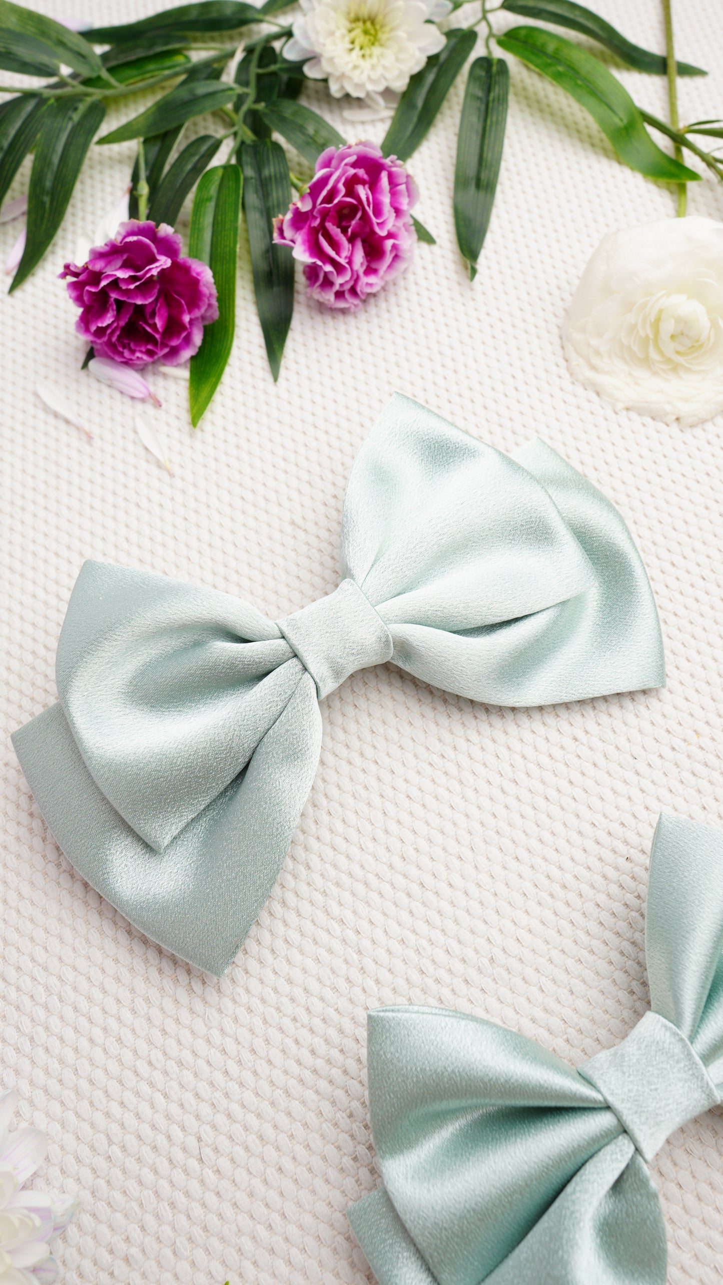 Velisse Medium Hair Bow Clip