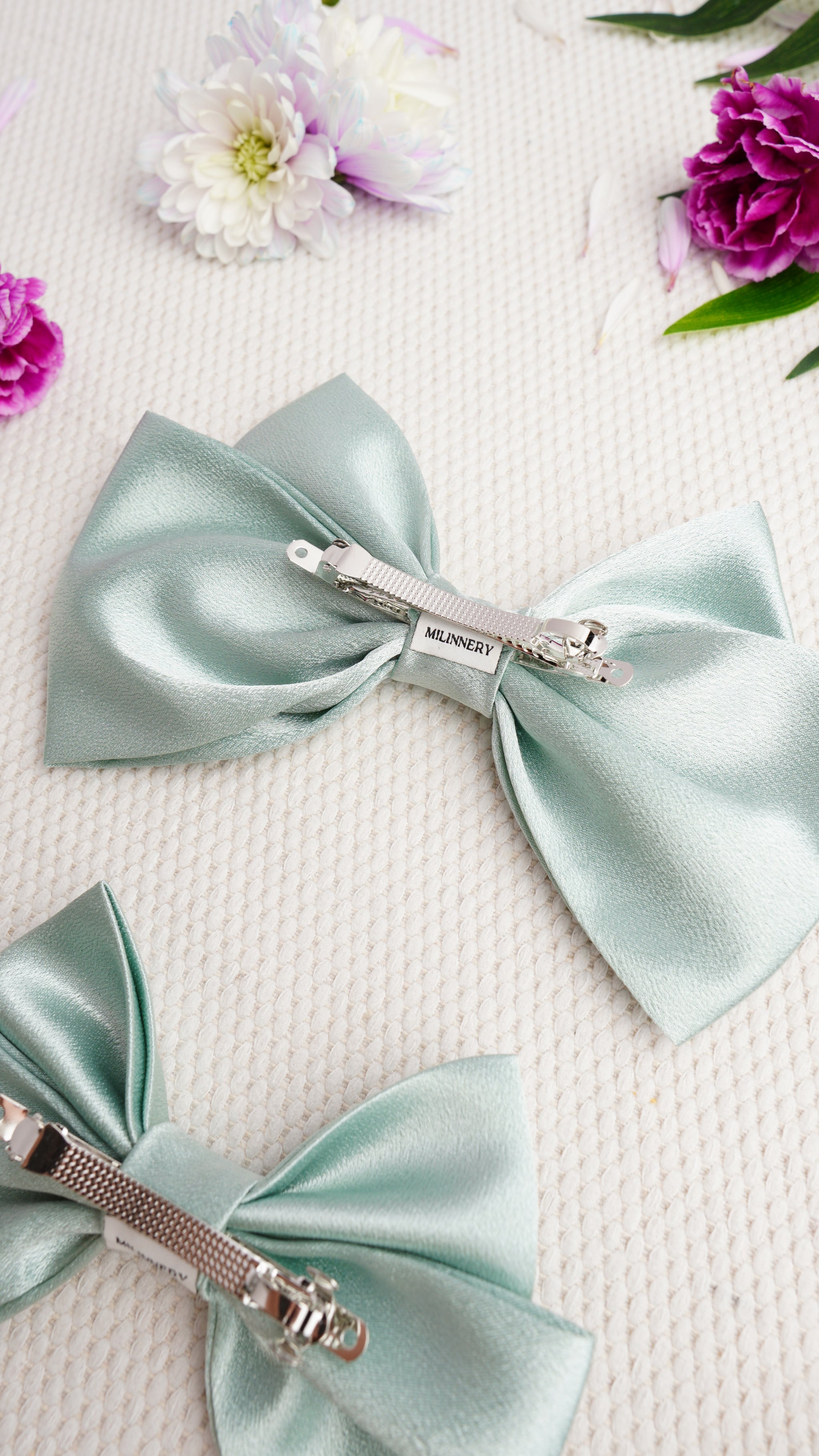 Velisse Medium Hair Bow Clip