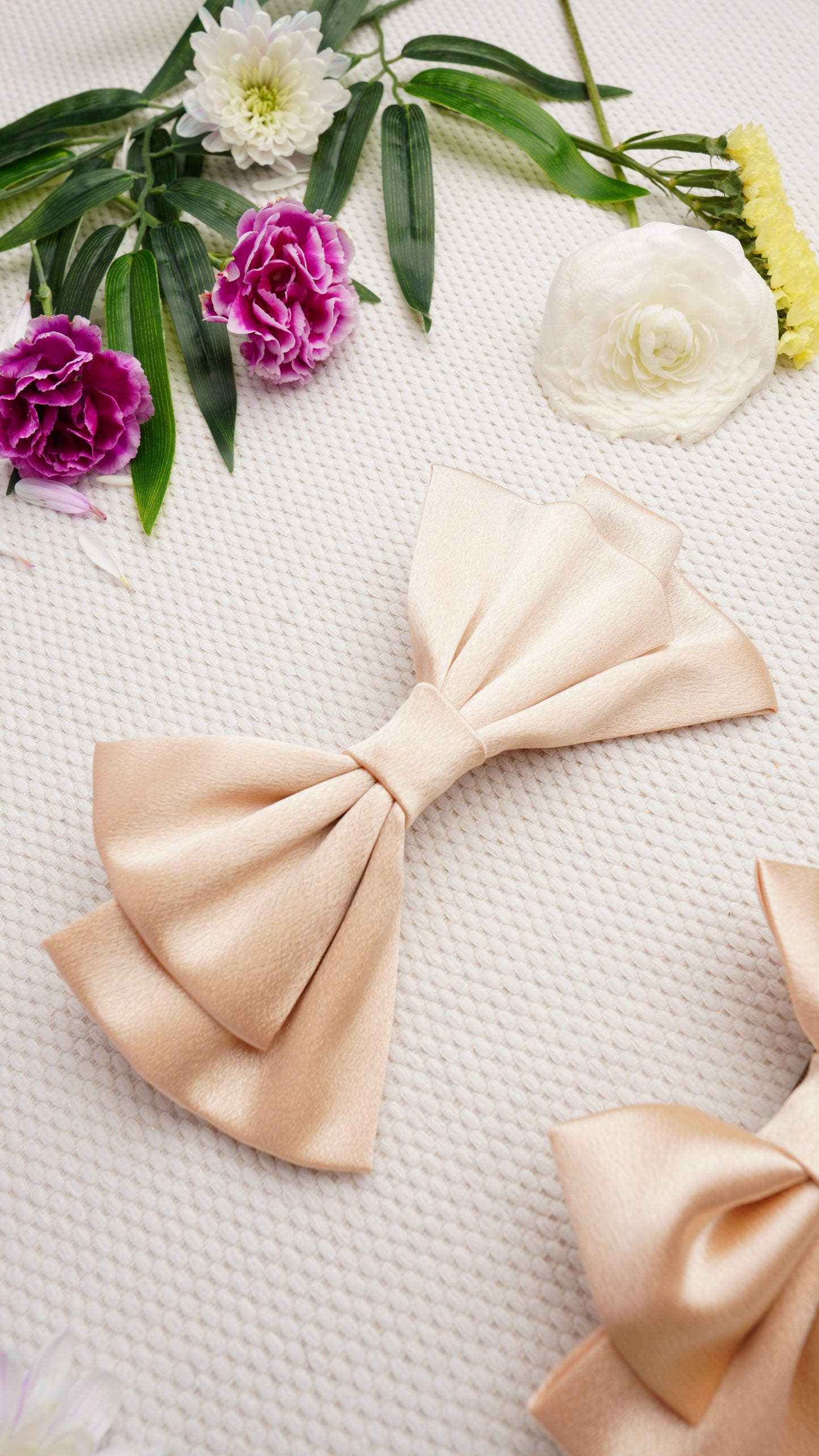 Calira Medium Hair Bow Clip