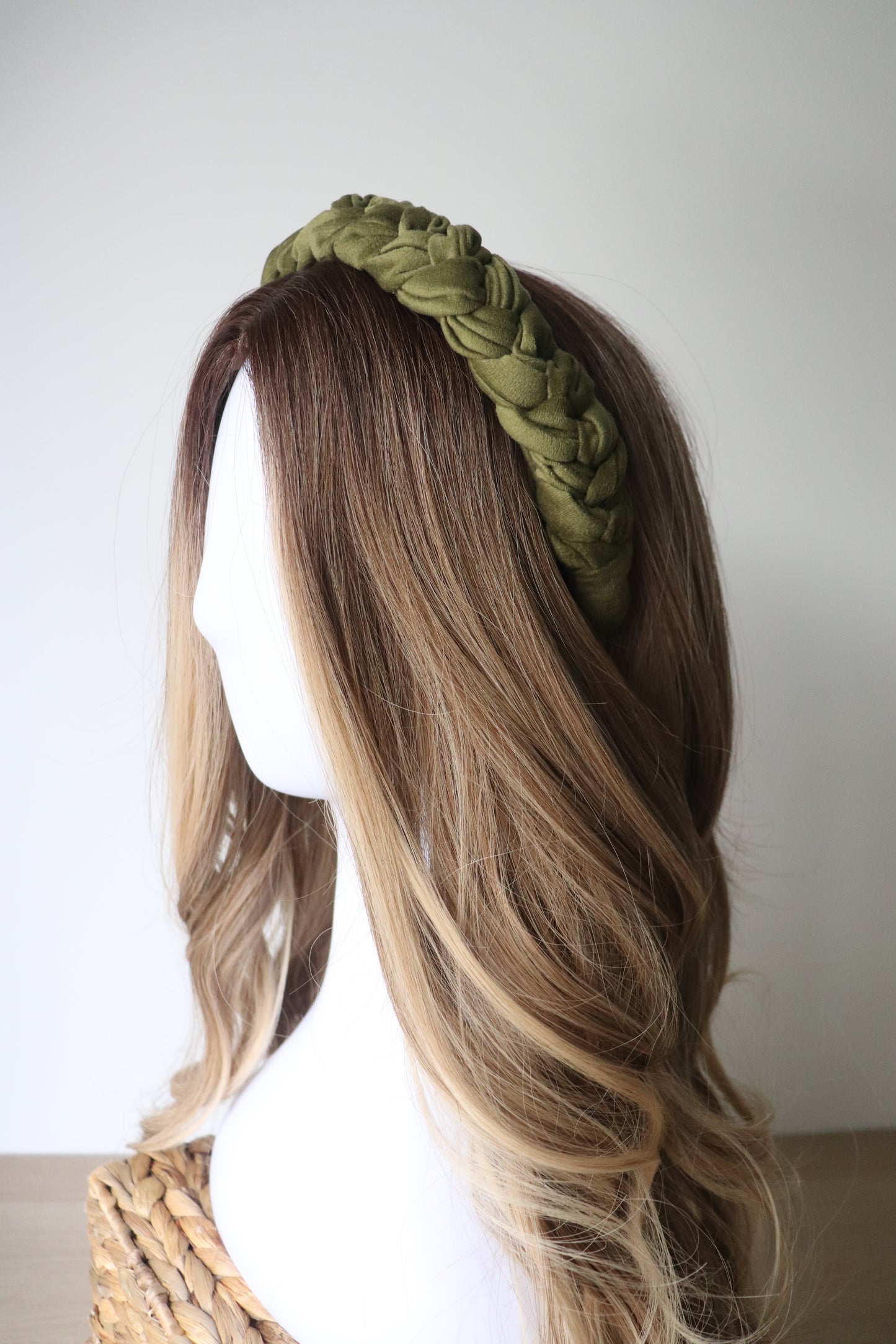 Bandeau en velours tressé à motif de feuilles