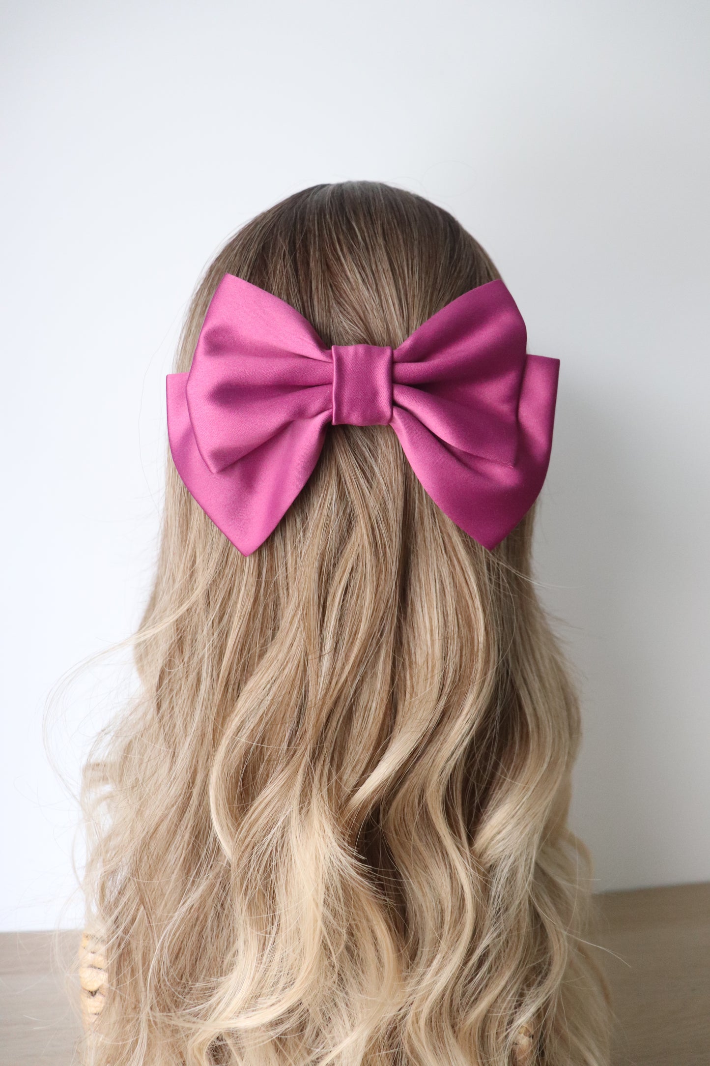 Alumea Medium Hair Bow Clip